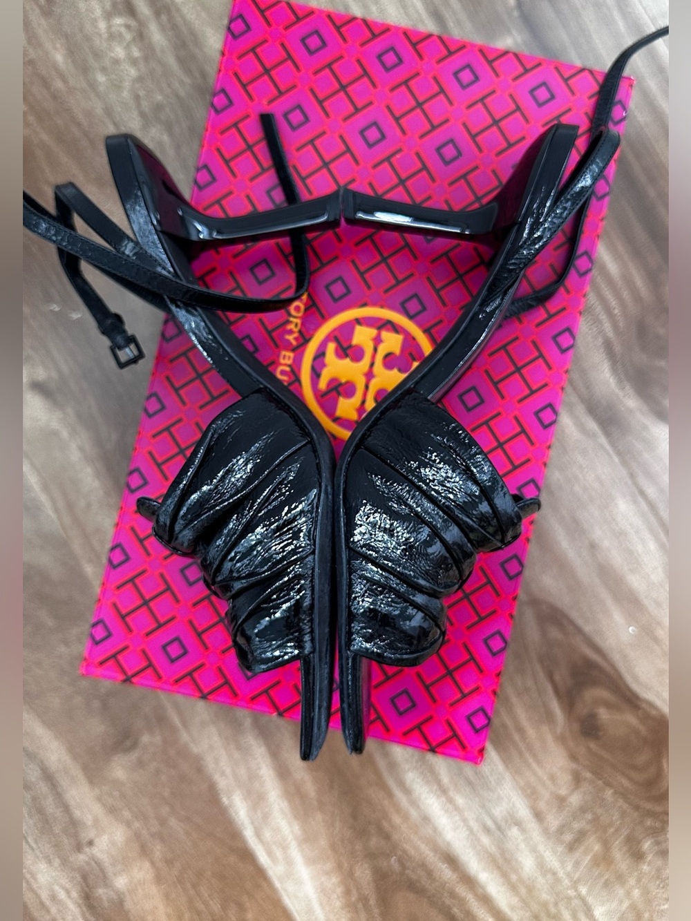 Tory Burch Black Ruched Patent Leather Sandals Heels Size 8.5 with Box